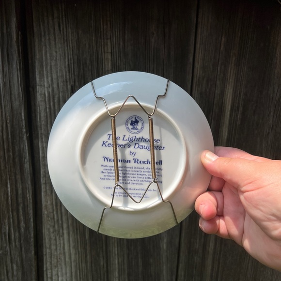 Norman Rockwell Collectible Decorative Plate  with fastening, hanging wall decor - Picture 3 of 6